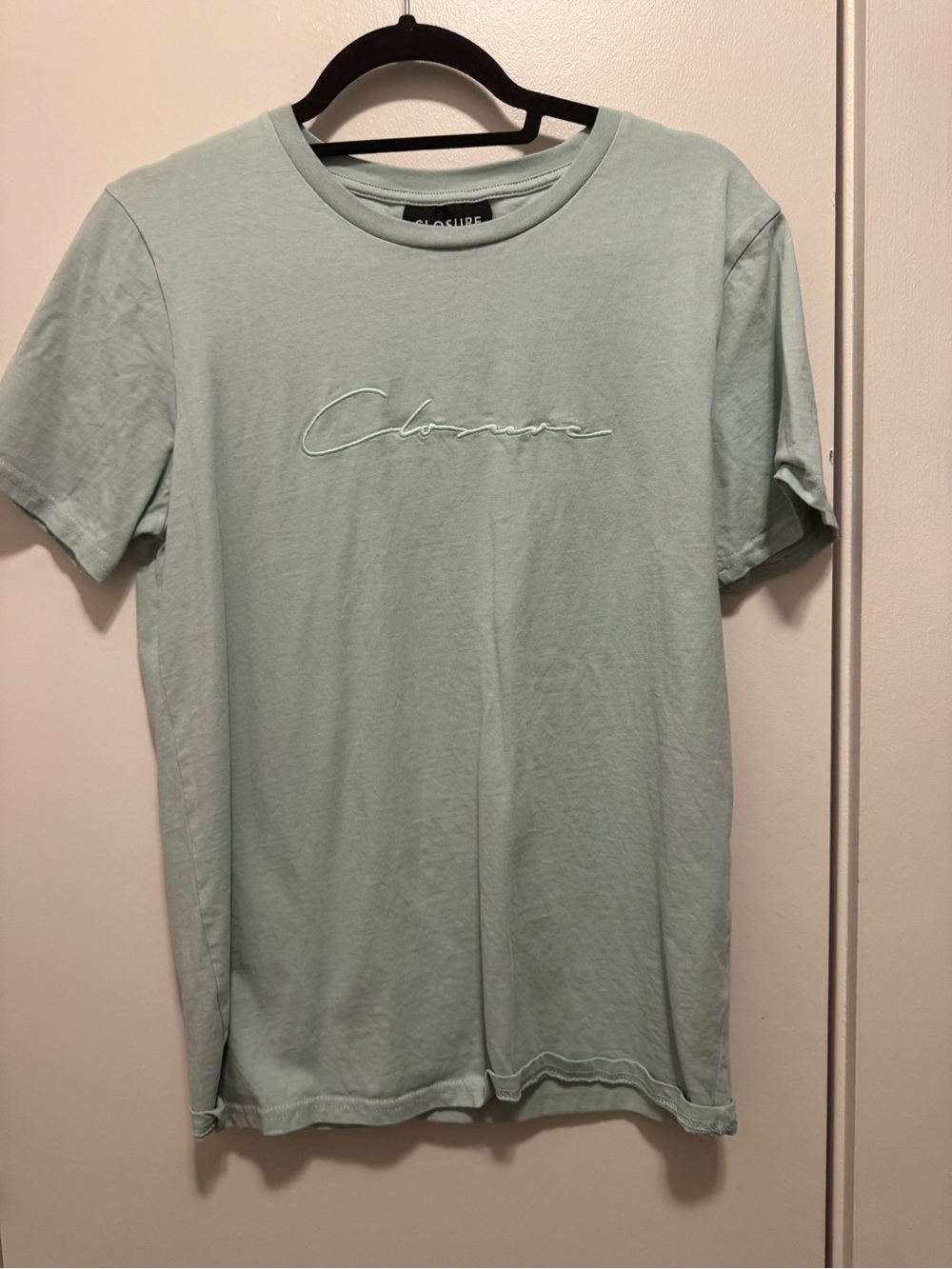 Closure Men’s Small Mint Green Embroidered Logo T-Shirt Crew Neck Casual Tee